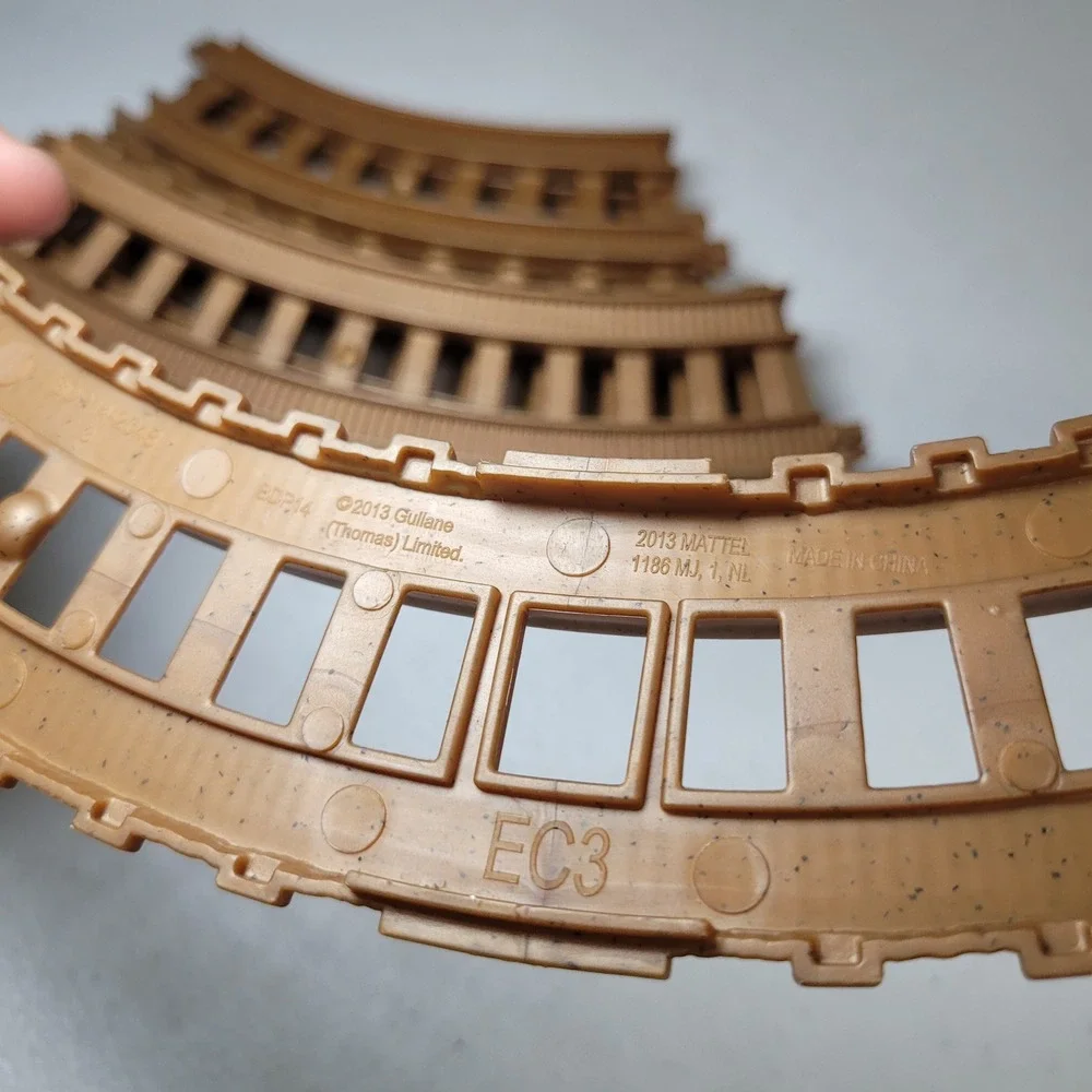 Thomas and Friends TrackMaster Gold Metallic Curved Track Replacement Pieces 6ct